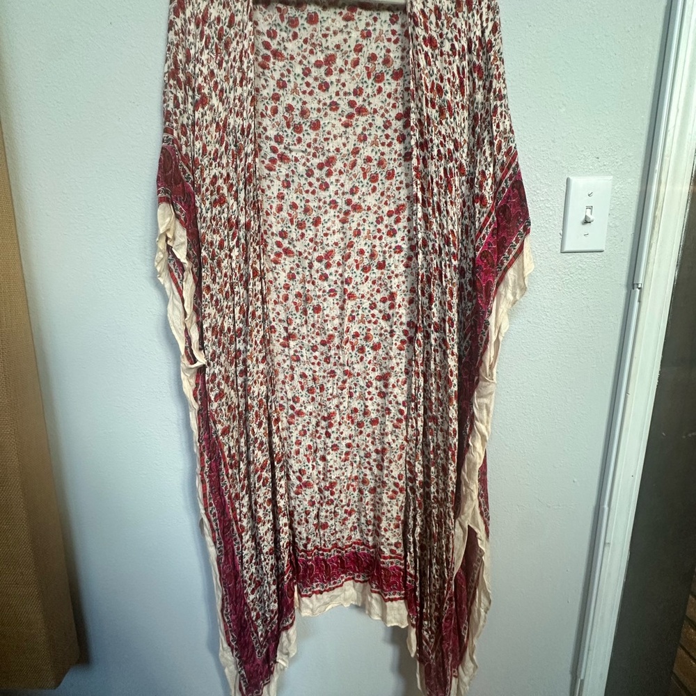American Eagle Outfitters Floral Kimono - Red and Cream
